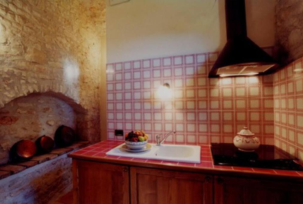 All Stone Horse Stable Converted To Elegant Apartment - Baltimora スポレート エクステリア 写真